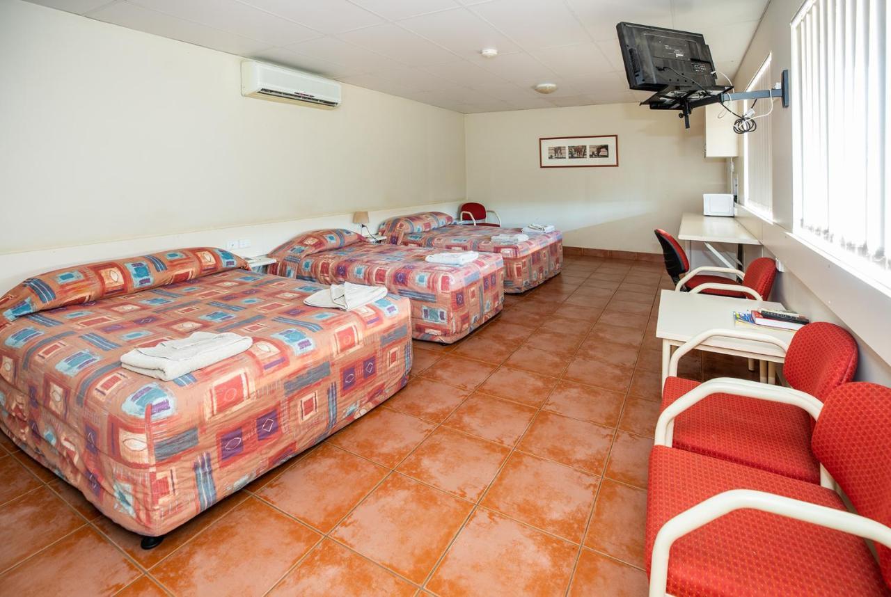Leichhardt Hotel Motel 클론커리 외부 사진