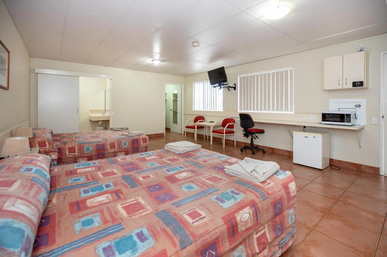 Leichhardt Hotel Motel 클론커리 외부 사진